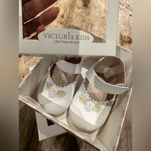 Victoria Kids Infant Crib shoes Genuine Leather Off White/Cream Various szs - Picture 2 of 8